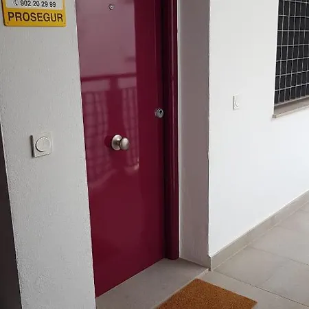 A Space That Feels Like With Private Parking Apartment *