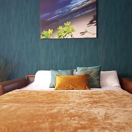 Apartment A Space That Feels Like With Private Parking *